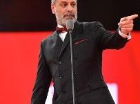 OZAN GÜVEN SERENAY’LA BORNOZLU FOTOĞRAFINI PAYLAŞTI