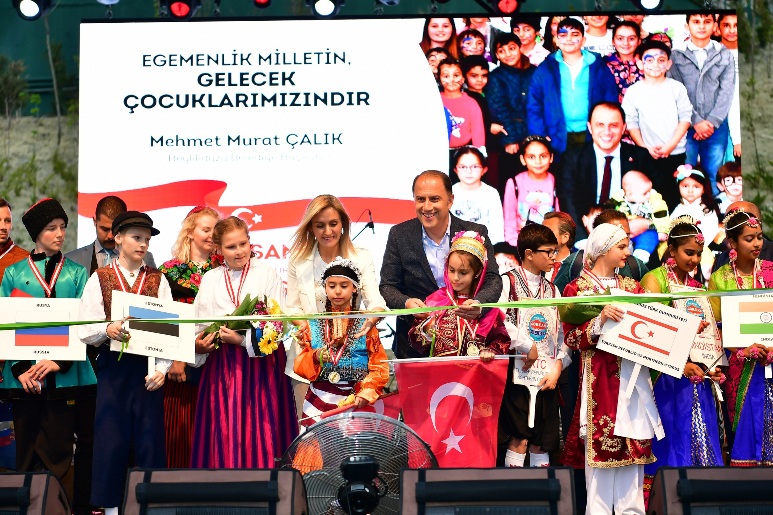 23 NİSAN BEYLİKDÜZÜ’NDE COŞKUYLA KUTLANDI