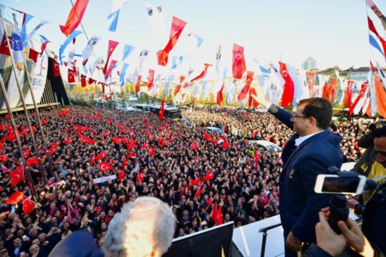 İmamoğlu: ”Seçimi kazandık arkadaşlar”…