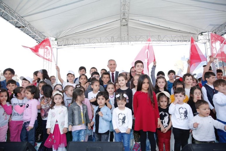 KÜÇÜKÇEKMECE’DE 23 NİSAN’I EĞLENEREK KUTLADILAR…