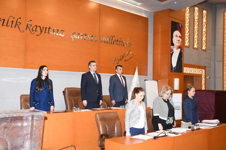 Esenyurt Belediye Başkanı Kemal Deniz Bozkurt: Esenyurt hizmet bekliyor