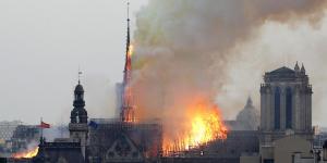 Paris’teki 850 yıllık Notre Dame Katedrali’nde yangın