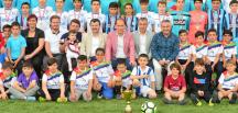 BEYLİKDÜZÜSPOR ŞAMPİYONLUK KUPASINI KALDIRDI