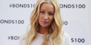 Iggy Azalea’nın başı çıplak fotoğraflarıyla dertte