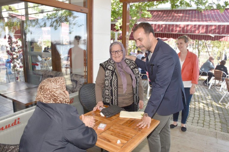 BAŞKAN YILMAZ ANNELERİ UNUTMADI…