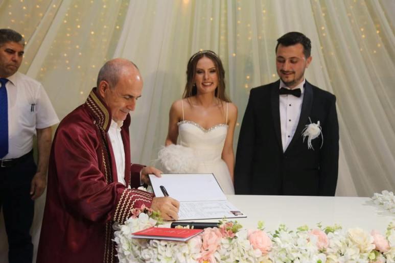 Başkan Akgün, meclis üyesi Kerem Ereke’nin nikahını kıydı