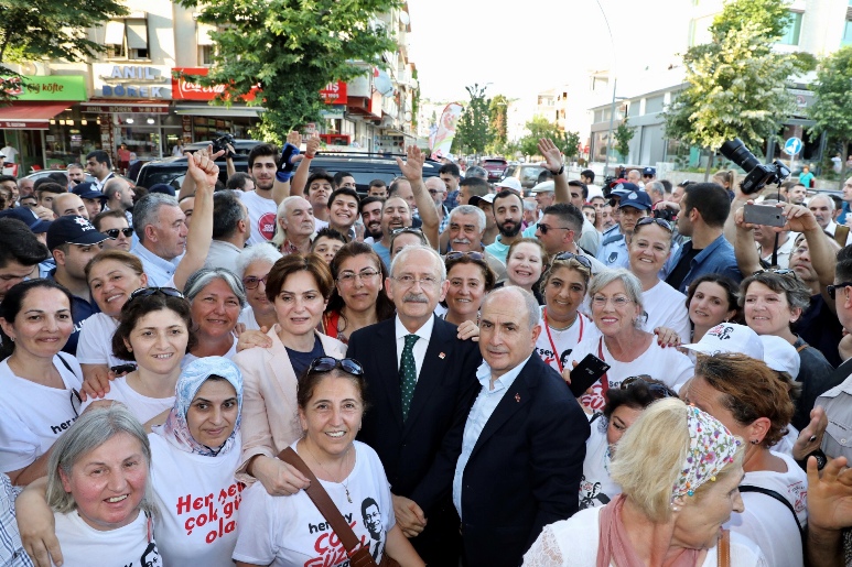 CHP Lideri Kılıçdaroğlu Büyükçekmecelilerle buluştu