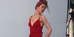 Burcu Biricik’ten kırmızı elbisesiyle dans