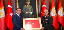 BAŞKAN İMAMOĞLU İKİNCİ RESMİ ZİYARETİNİ 1. ORDU KOMUTANI’NA YAPTI