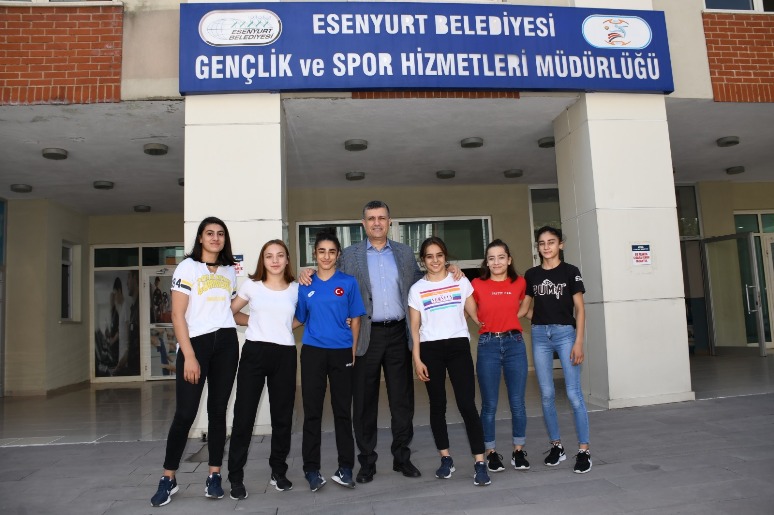 Başkan Bozkurt’tan şampiyon sporculara tebrik