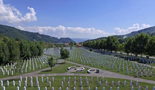 Srebrenitsa’da ne oldu? Kapanmayan yara Srebrenitsa…Srebrenitsa katliamı