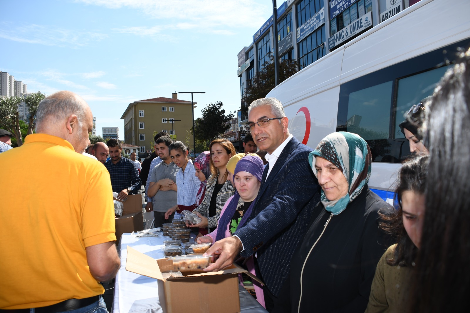 ESENYURT’TA ENGELLİ ÖĞRENCİLERDEN AŞURE İKRAMI