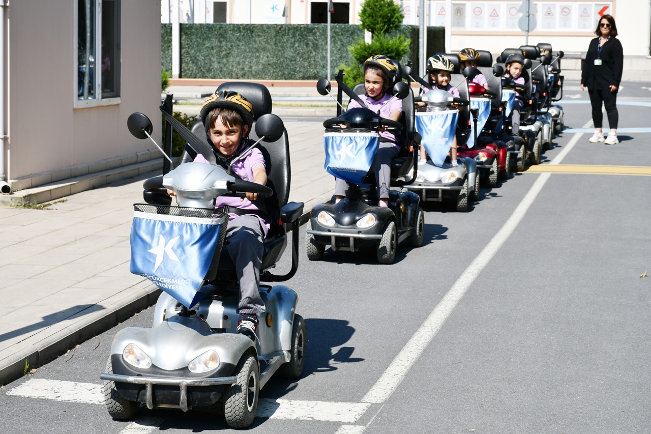 KÜÇÜKÇEKMECE’DE ÇOCUK TRAFİK EĞİTİM PARKI YENİ SEZONU AÇTI