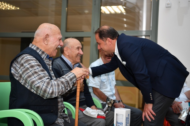 BAŞKAN ÇALIK DÜNYA YAŞLILAR GÜNÜ’NDE YAŞLILARLA BİR ARAYA GELDİ