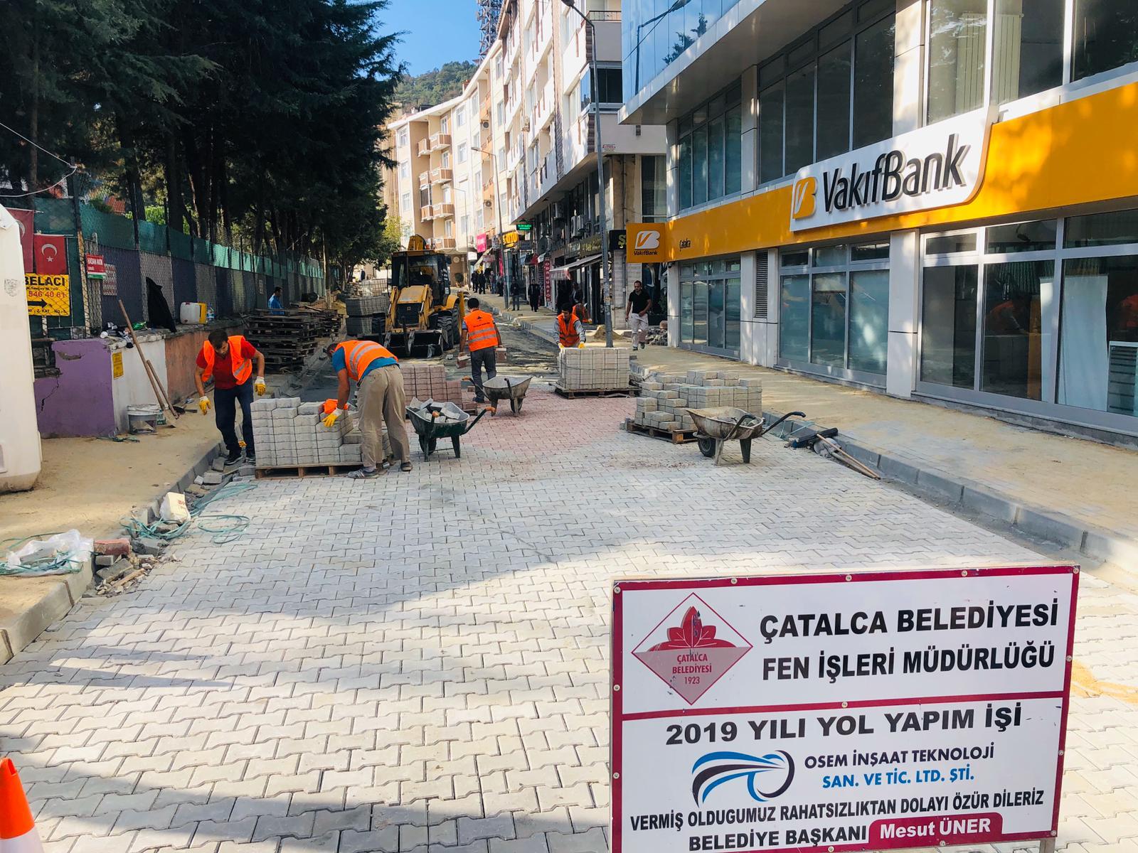 BAŞKAN MESUT ÜNER’DEN ÇATALCA’YA BÜYÜK BİR HİZMET DAHA; 9 BIN 350 M² YENİ PARKE TAŞI DÖŞENDİ