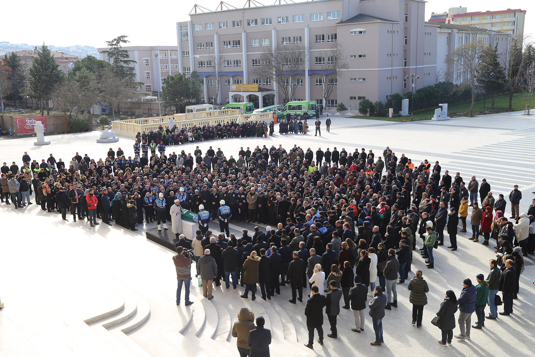 MESAİ ARKADAŞLARI ŞEREF ÖZER’İ SON YOLCULUĞUNA UĞURLADI