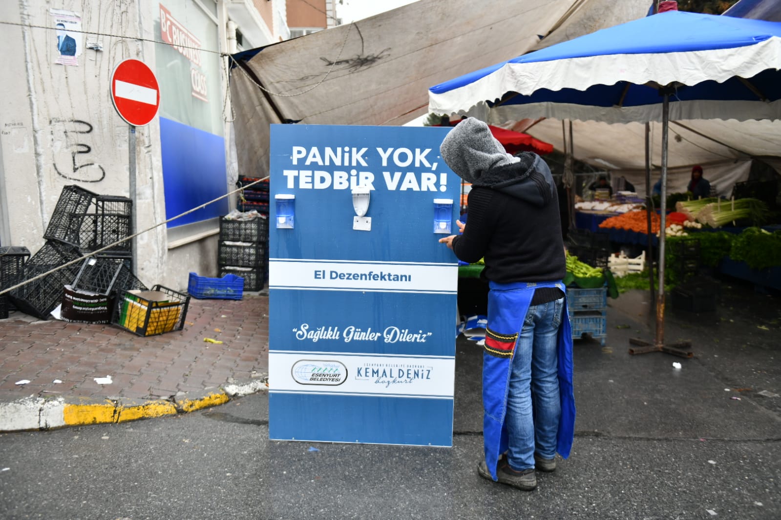 ESENYURT’TA PAZARLARA EL DEZENFEKTAN ÜNİTELERİ KURULDU