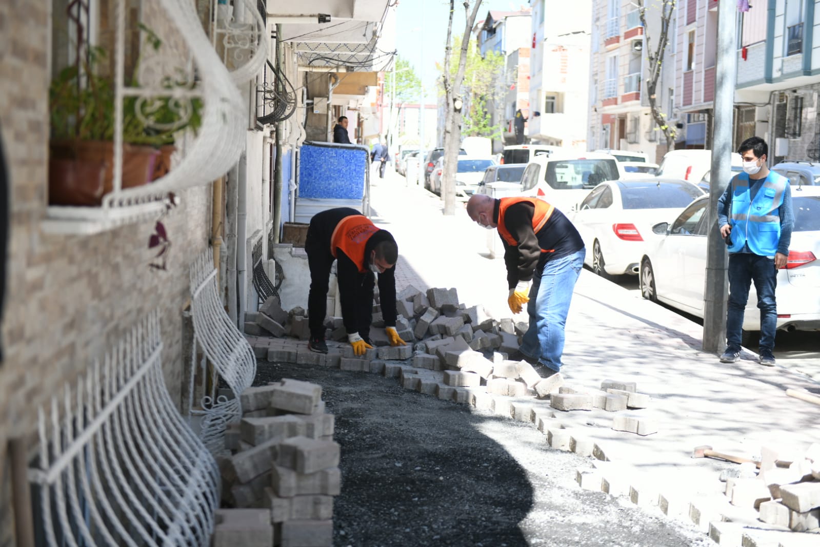 ESENYURT’TA YOL BAKIM VE ONARIM ÇALIŞMALARI DEVAM EDİYOR