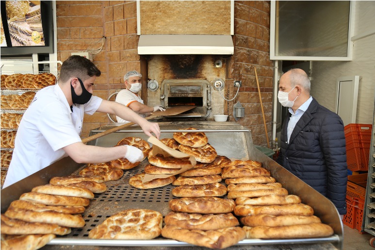 BÜYÜKÇEKMECE’DE KORONAVİRÜS TEDBİRLERİ PİDE ÜRETİMİNDE DE GÖZLENİYOR