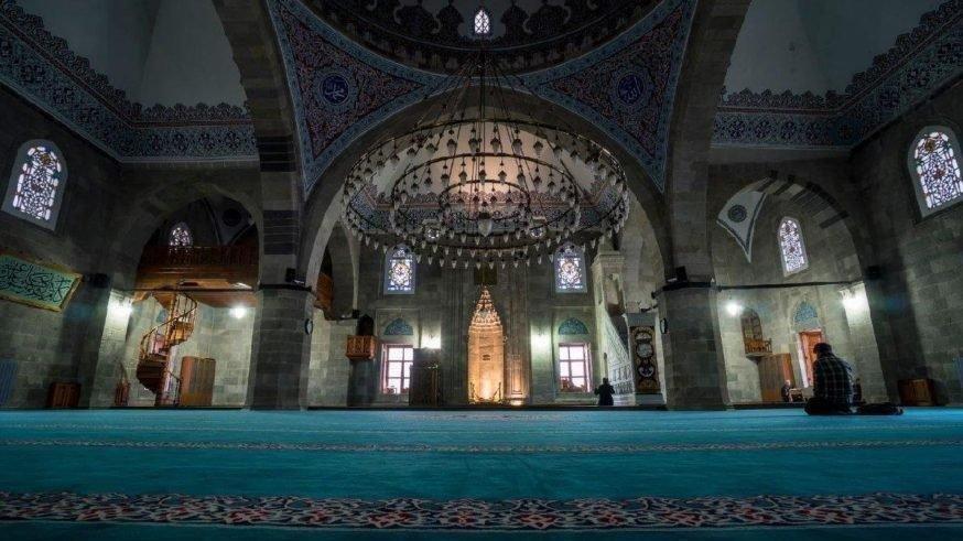 Diyanet cuma namazı için uyarı afişi yayınladı!