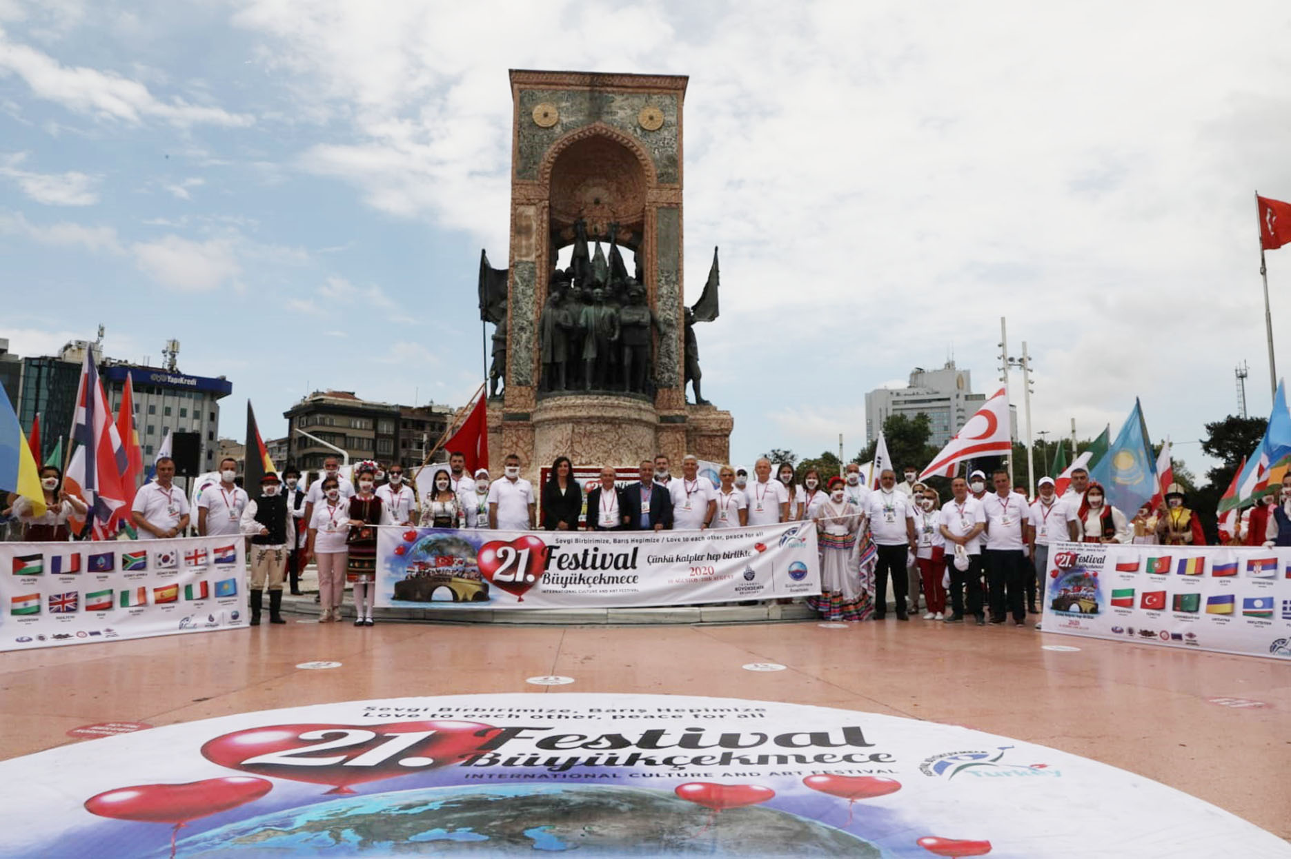 DÜNYA FESTİVALİ 21’İNCİ KEZ KAPILARINI SEVGİ VE BARIŞA AÇTI