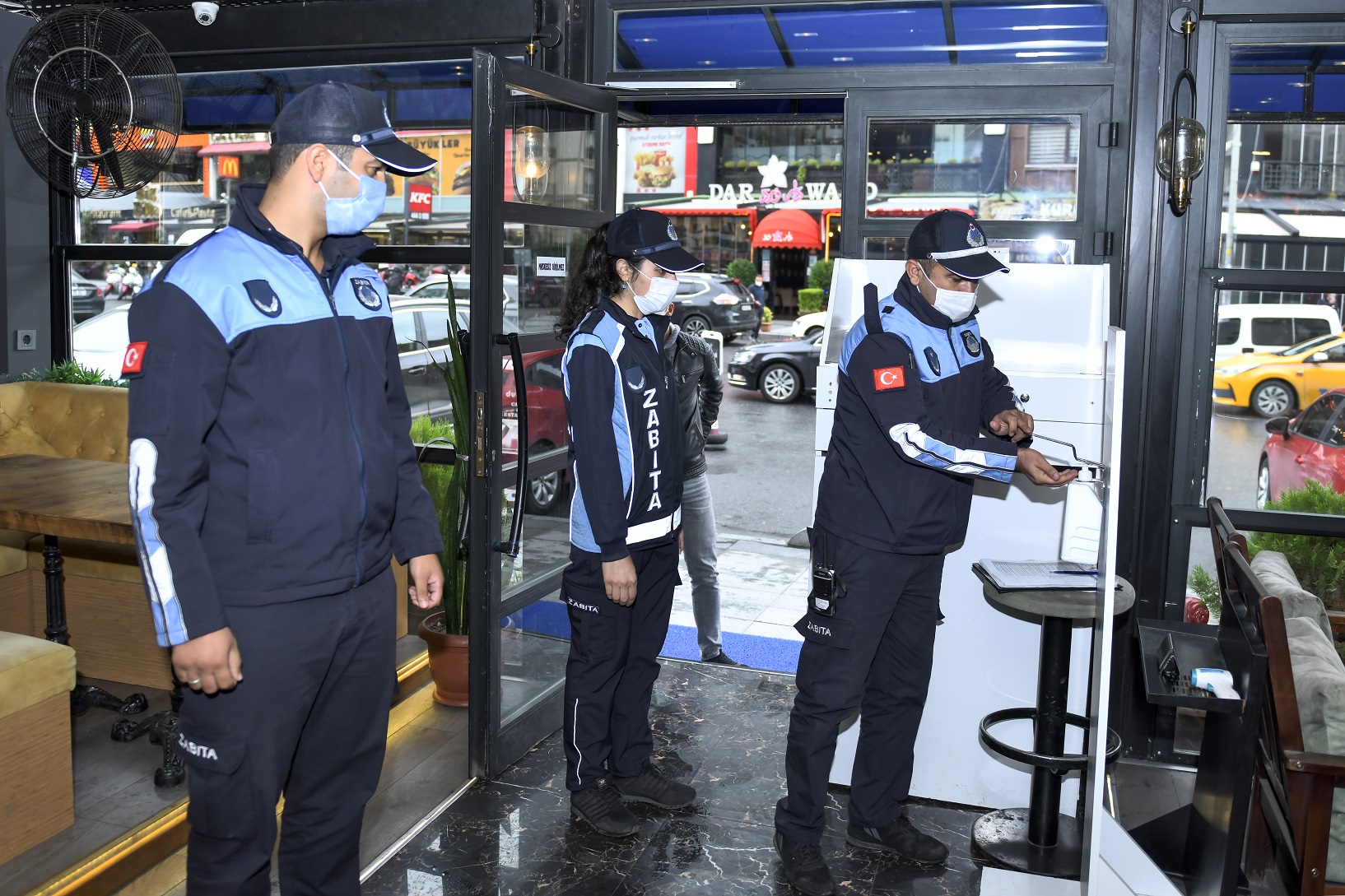 ESENYURT ZABITASI KORONAVİRÜS DENETİMLERİNE DEVAM EDİYOR