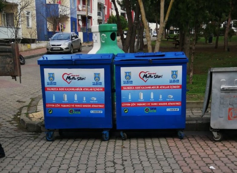 SİLİVRİ’DE GERİ DÖNÜŞÜM KONTEYNERLERİ YENİLENDİ