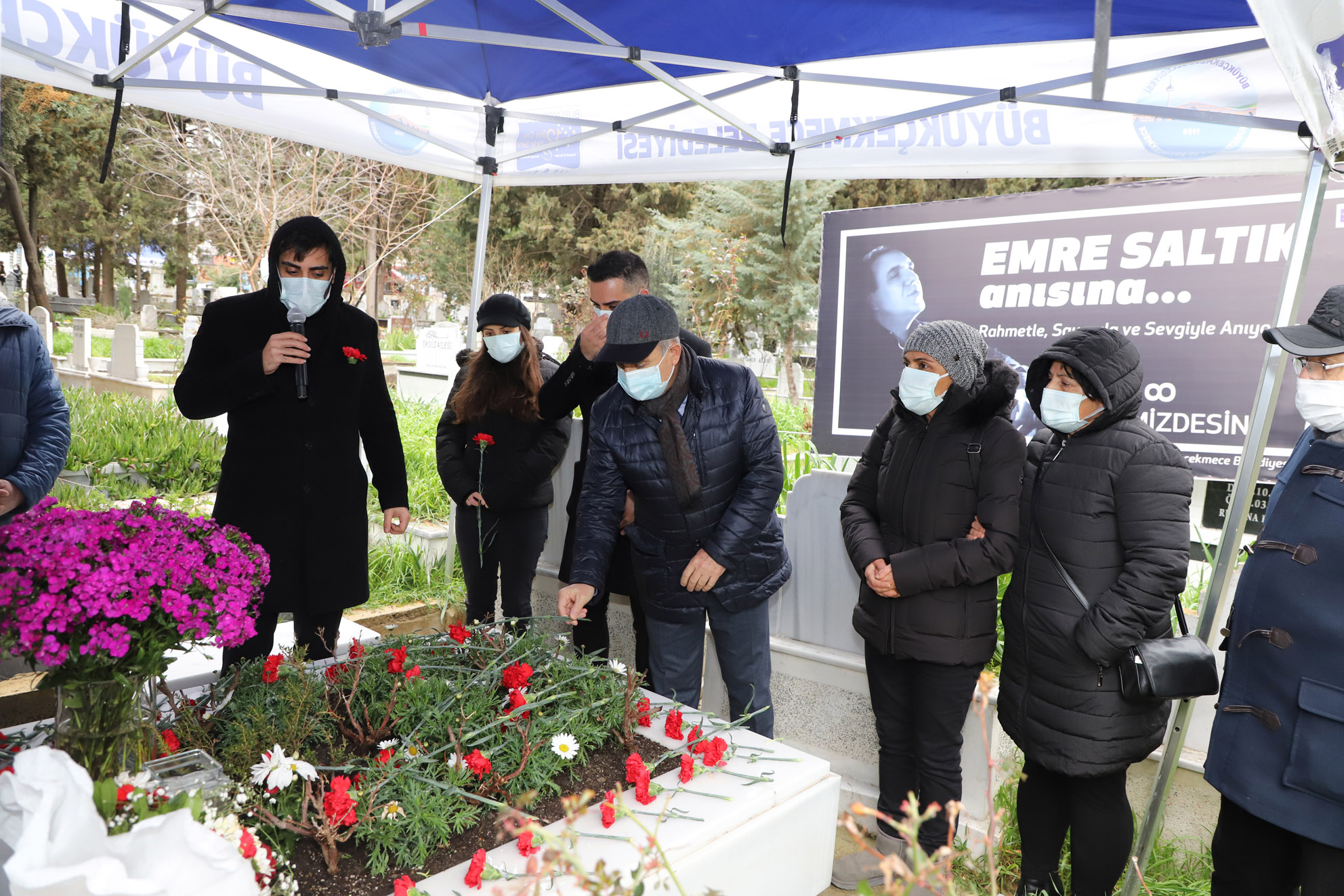 EMRE SALTIK VEFATININ 4’ÜNCÜ YILINDA KABRİ BAŞINDA ANILDI