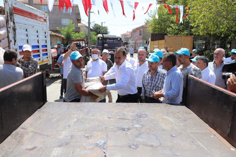 KADIKÖY’DE “ÇİFTÇİ OLMAK VARDI” DEDİRTEN TOHUM DAĞITIMI