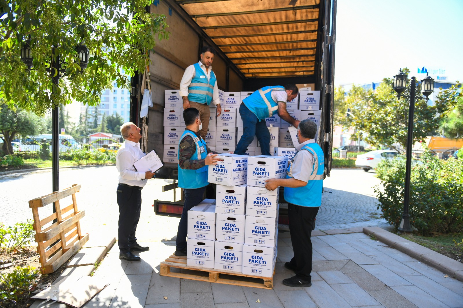 BAŞKAN BOZKURT’TAN VAN’DAKİ SEL BÖLGESİNE DAYANIŞMA ZİYARETİ