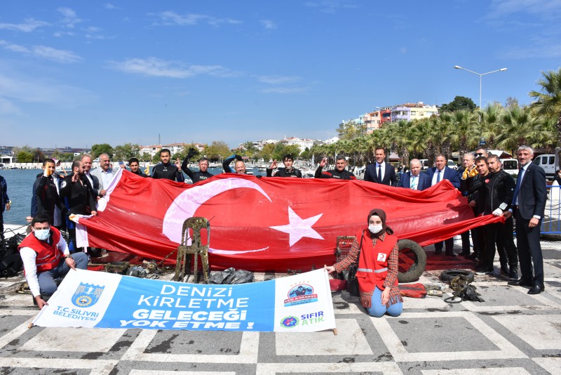 BAŞKAN YILMAZ: “HERKESİ KAPISININ ÖNÜNÜ SÜPÜRMEYE DAVET EDİYORUM”