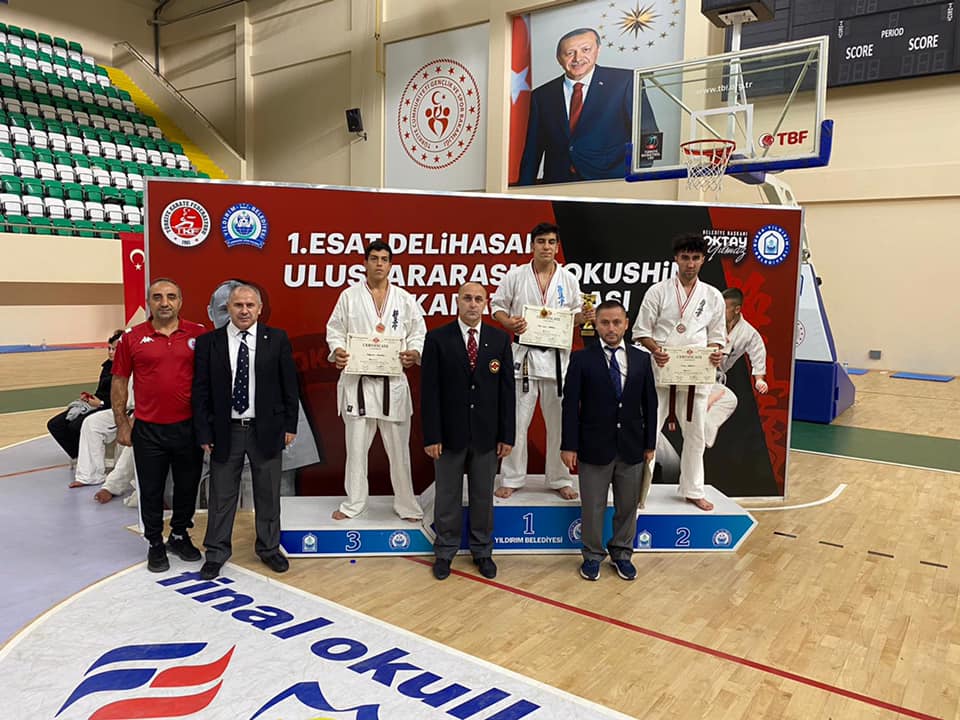 ULUSLARARASI KARATE KUPASINDA ÇATALCA RÜZGARI