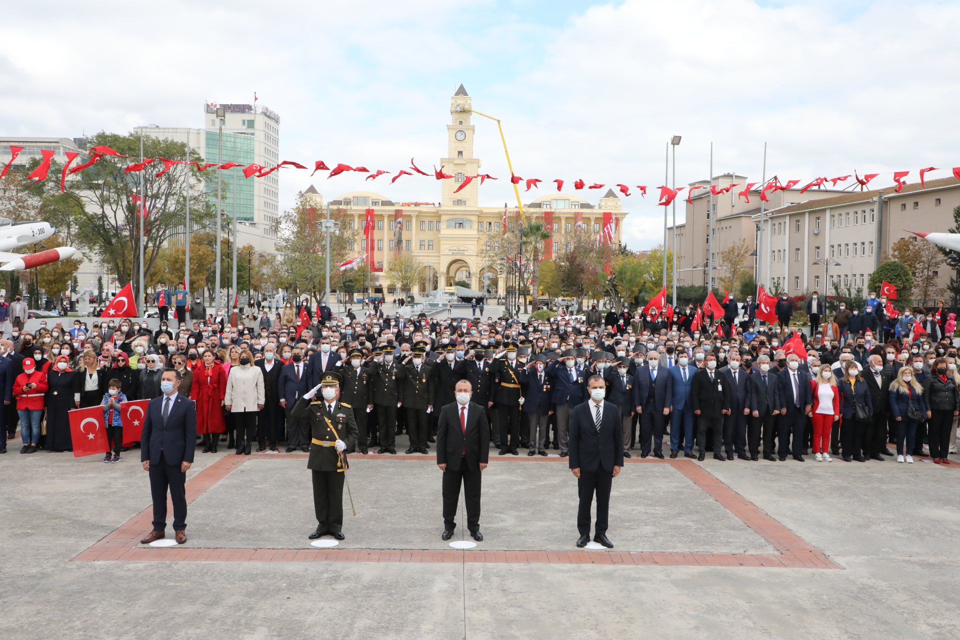 BÜYÜKÇEKMECE’DE CUMHURİYET BAYRAMI TÖRENLERİNE İLGİ YOĞUN OLDU