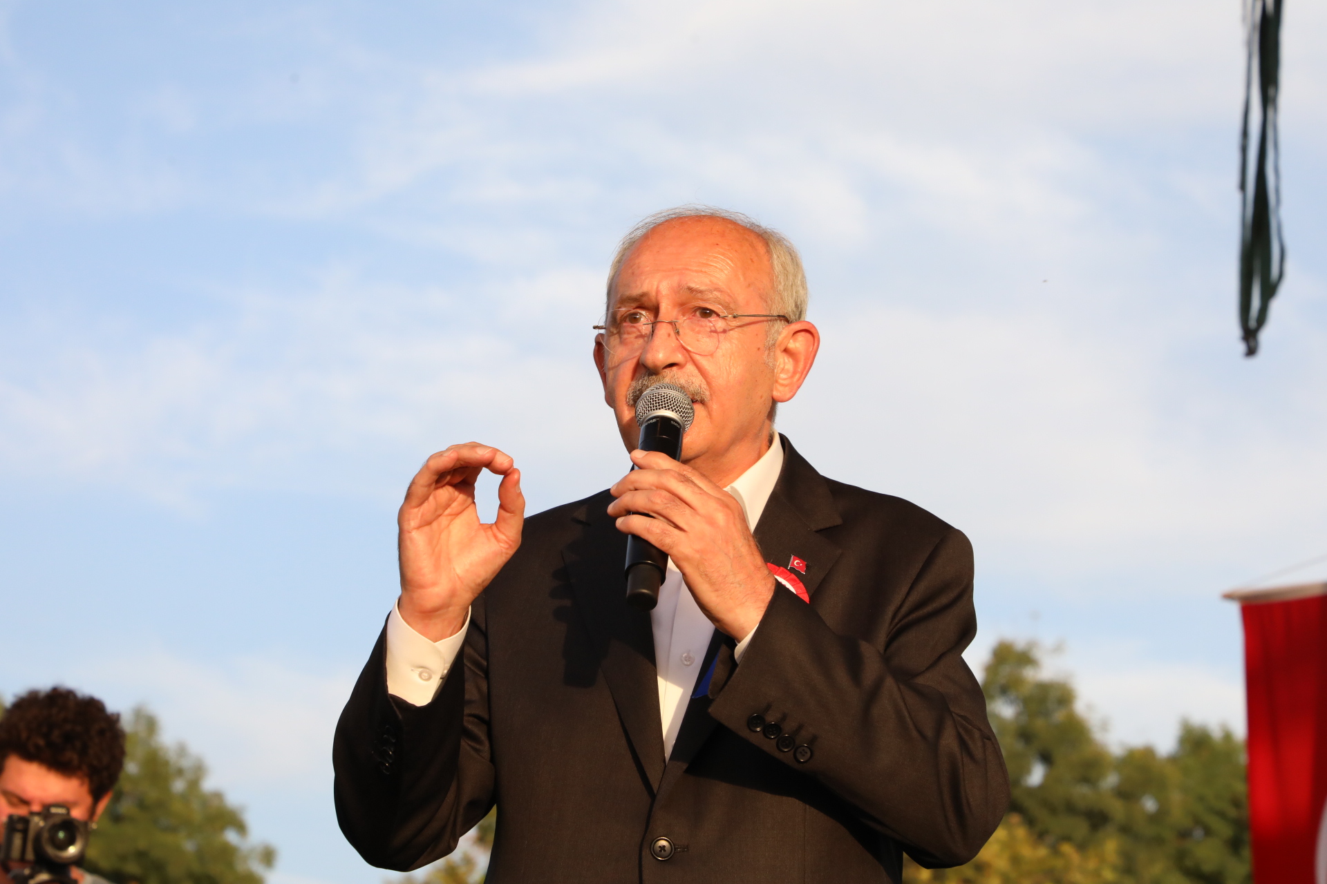 KILIÇDAROĞLU: İKİ BELEDİYE BAŞKANIMIZI DA KUTLUYORUM