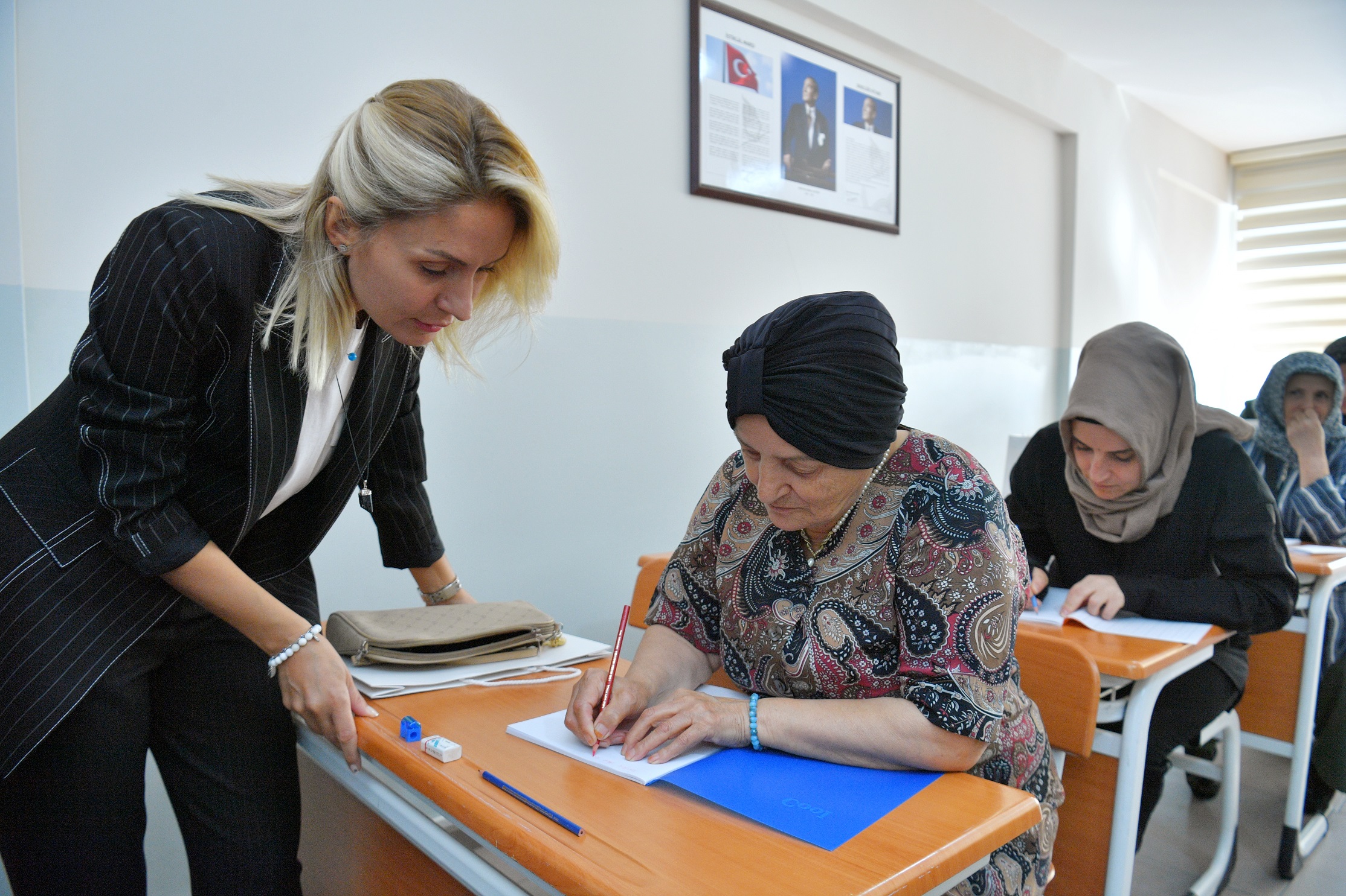 BEYLİKDÜZÜ’NDE OKUMA-YAZMA KURSUNUN YENİ DÖNEMİ BAŞLADI