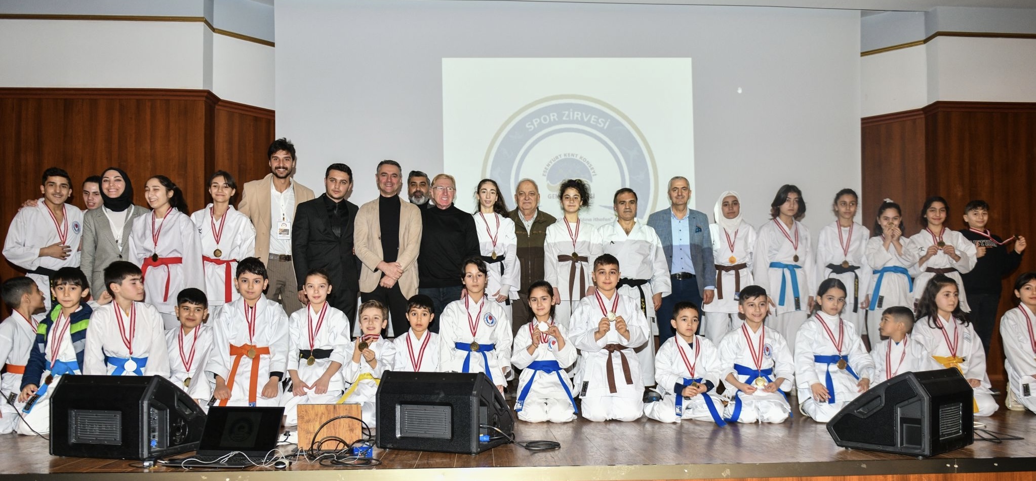 ESENYURT KENT KONSEYİ, SPOR ZİRVESİ DÜZENLEDİ