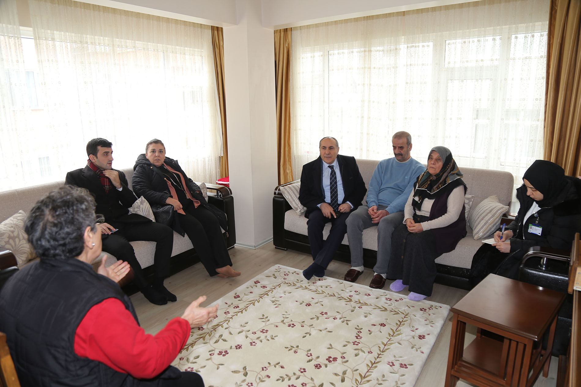 BÜYÜKÇEKMECE BELEDİYESİ DEPREMZEDELERİ YALNIZ BIRAKMIYOR