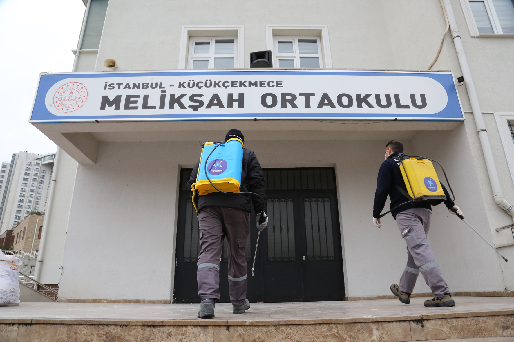 KÜÇÜKÇEKMECE’ DE OKULLAR DEZENFEKTE EDİLİYOR