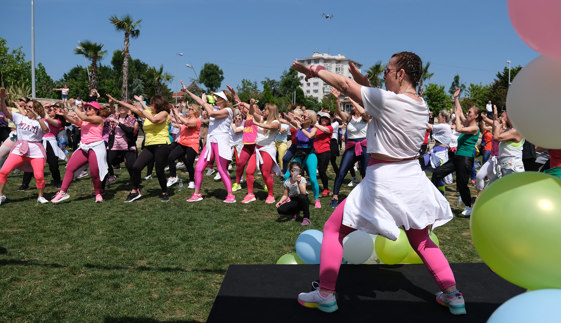 BÜYÜKÇEKMECELİ KADINLAR ZUMBA ETKİNLİĞİNDE BULUŞTU