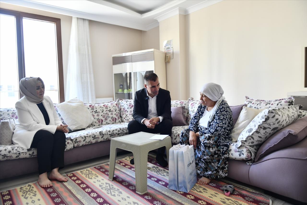 “KAPIMIZI YALNIZ ONLAR ÇALIYOR”