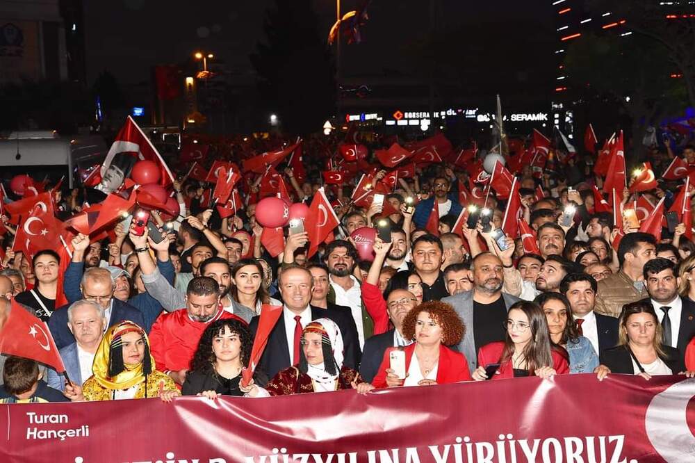 AVCILAR TARİHİNİN EN KALABALIK CUMHURİYET KORTEJİ