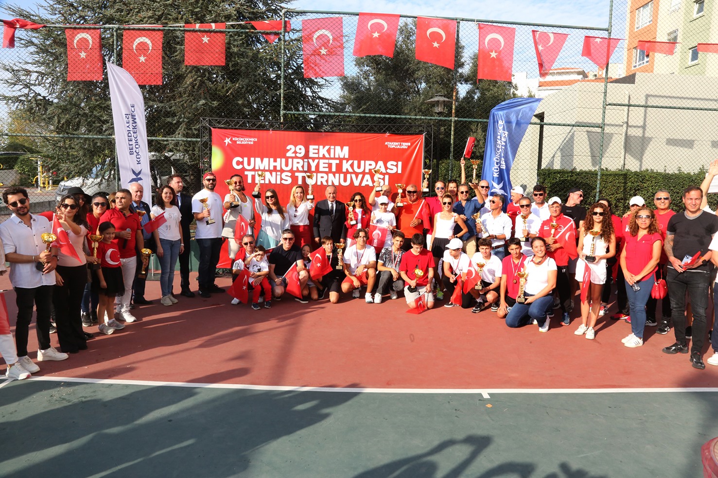 KÜÇÜKÇEKMECE’DE CUMHURİYET KUPASI TENİS TURNUVASI YAPILDI