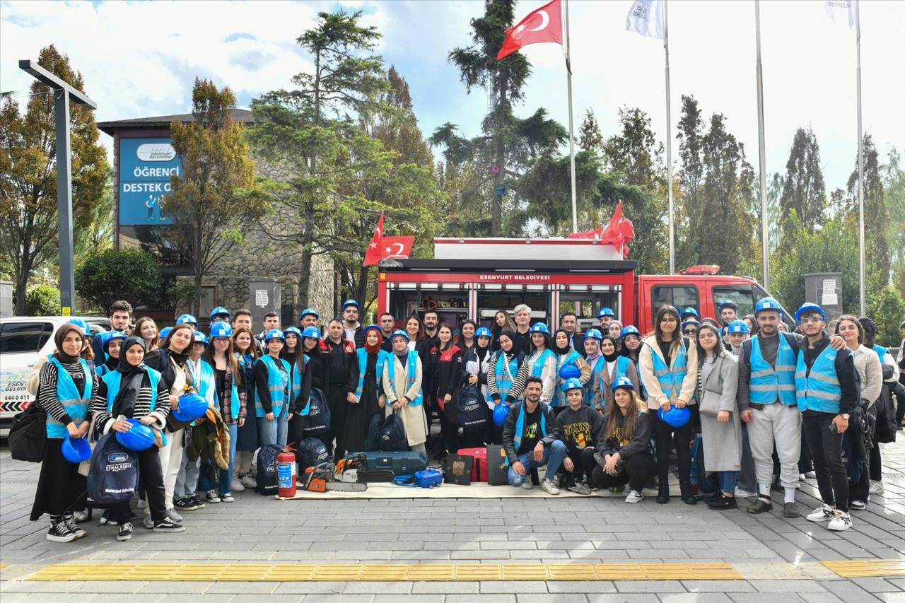 ÜNİVERSİTE ÖĞRENCİLERİNE AFET BİLİNCİ EĞİTİMİ