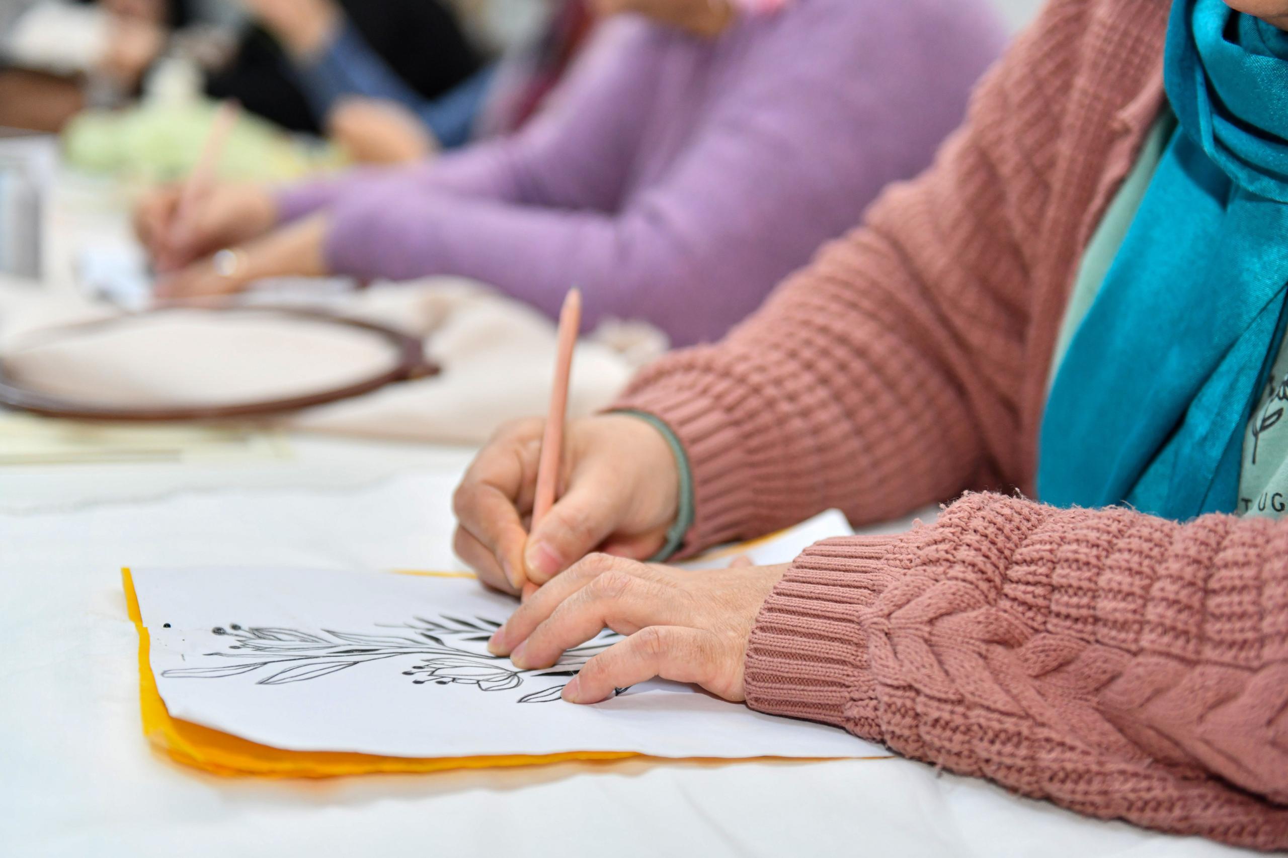 ESENYURTLU KADINLAR BELEDİYENİN AÇTIĞI KURSLARDA MESLEK ÖĞRENİYOR