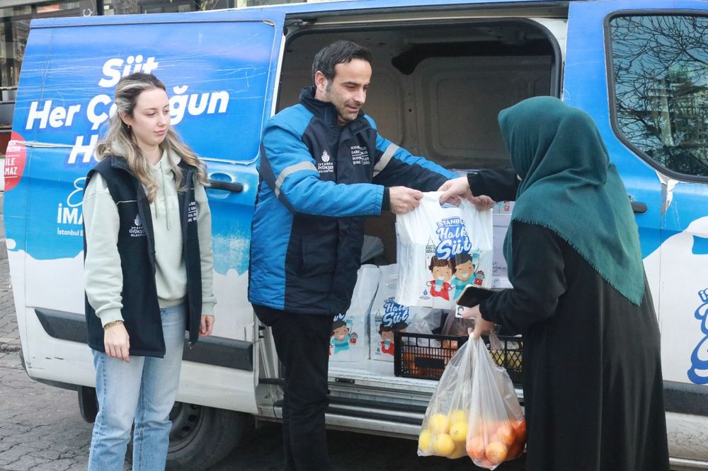 İBB HATAYLI ÜRETİCİLERDEN SATIN ALDIĞI NARENCİYELERİ İSTANBULLULARA ULAŞTIRDI