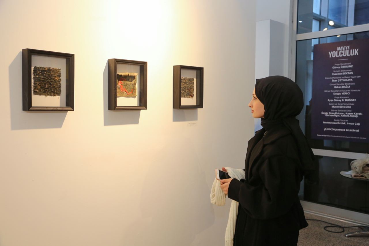 ‘MAVİYE YOLCULUK’ SEFAKÖY KÜP GALERİ’DE