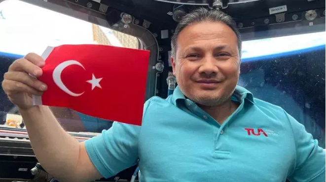 ASTRONOT ALPER GEZERAVCI DÜNYA’YA DÖNÜYOR