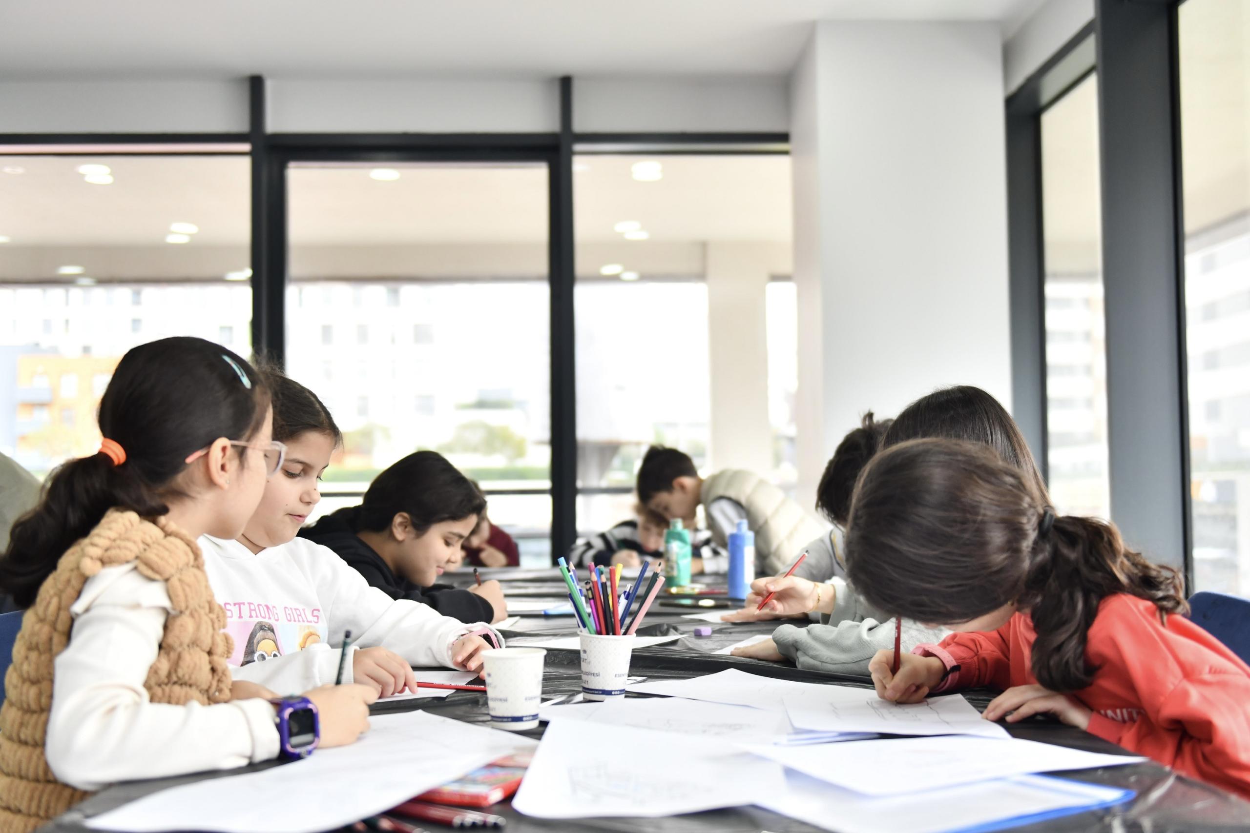 ESENYURT  BELEDİYESİ ÇOCUK ÜNİVERSİTESİ’NDE MİNİKLER HEM EĞLENDİ HEM ÖĞRENDİ