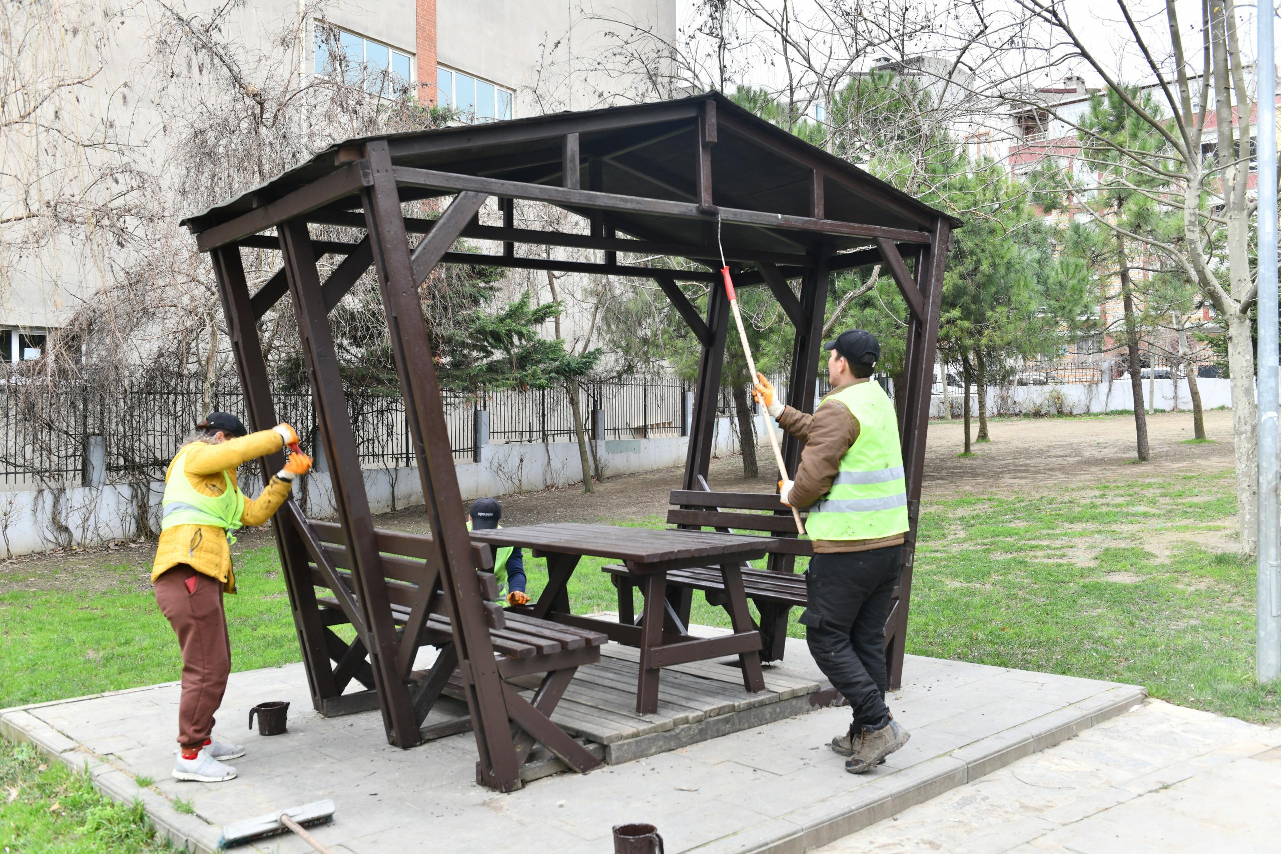 ESENYURT’TA PARKLAR BAHARA HAZIRLANIYOR