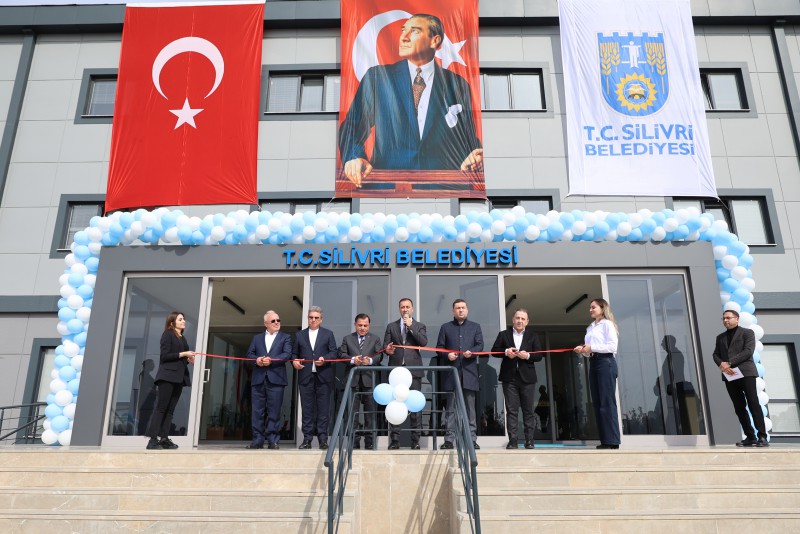 SİLİVRİ’NİN GEÇMİŞ DÖNEM BELEDİYE BAŞKANLARI EK HİZMET BİNASINI BAŞKAN YILMAZ İLE BİRLİKTE AÇTI